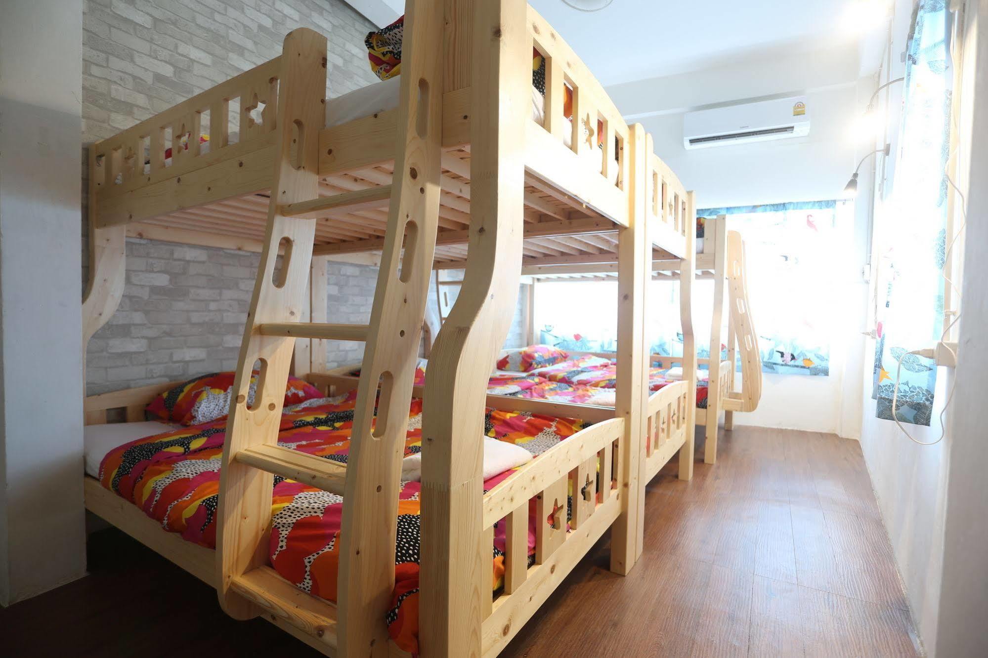 Blue Jasmine Hostel Bangkok Exteriör bild